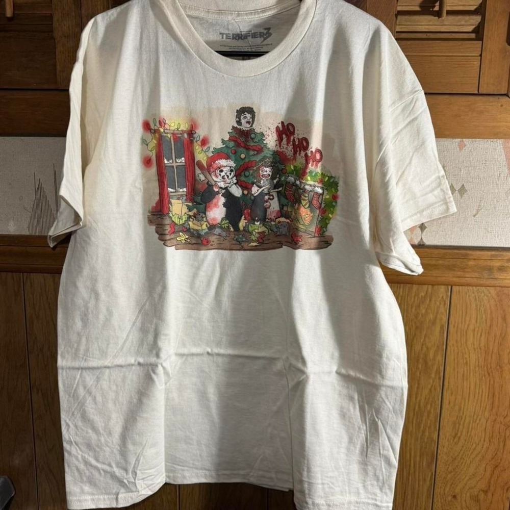 Beige ‎ graphic tee with Terrifier Christmas horror design Size XL NWT